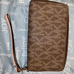 Michael Kors wristlet